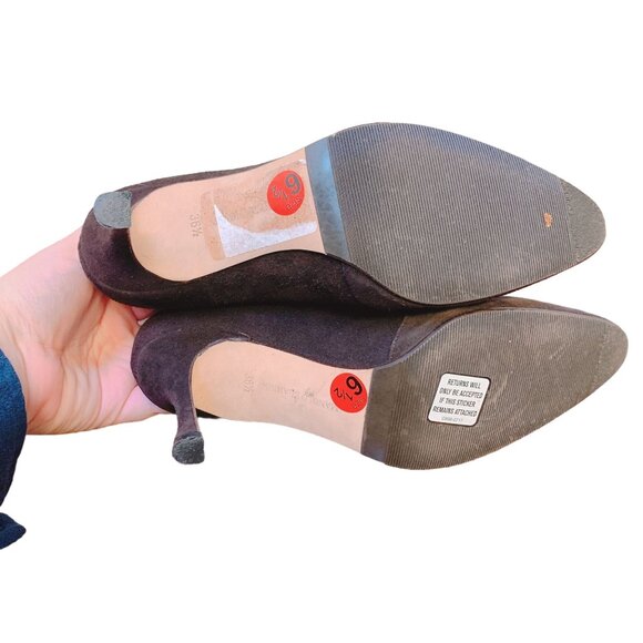 Manolo Blahnik Chic Brown Suede Ankle Booties Button Detail Pointed Toe 6.5 - Picture 6 of 6